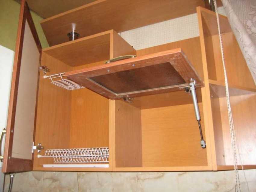 Сборка навесного шкафа. Навесной шкаф на кухню. Навесные шкафы для кухни. Кухонные шкафчики навесные. Навесной кухонный шкафчик на кухню.