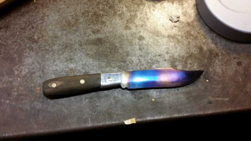 Клинки закаленные. Термообработка нож сталь 50хфа. Закалка металла ножа. Нож каленый. Ножи из металла.