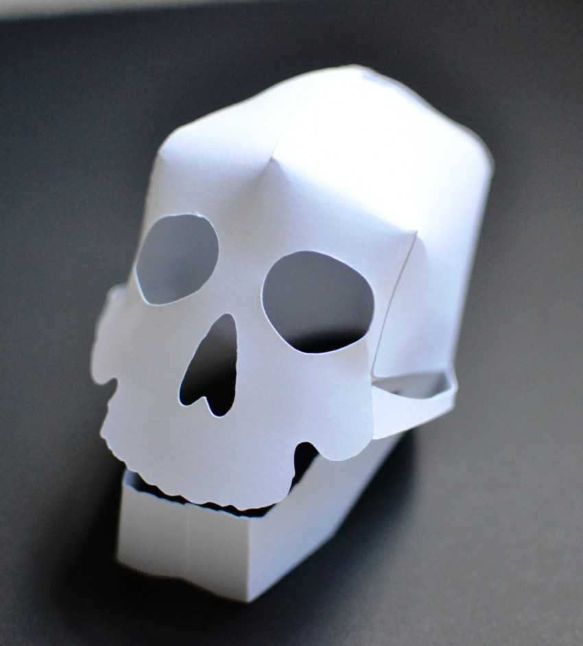 Видео маски бумаги. Маска череп из бумаги. Картонный череп. Маска черепа из картона.